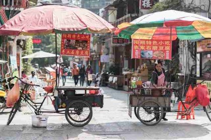 黑料网曝出某综艺选手疑似恋情曝光引网友震惊，直播出事持续发酵