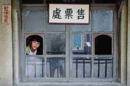 歌手主持双栖因言论不当被多平台封禁，黑幕持续发酵