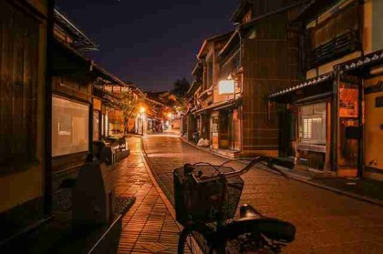 抖音成人版专题片段｜深夜分享引爆播放热潮