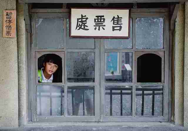 歌手主持双栖因言论不当被多平台封禁,黑幕持续发酵