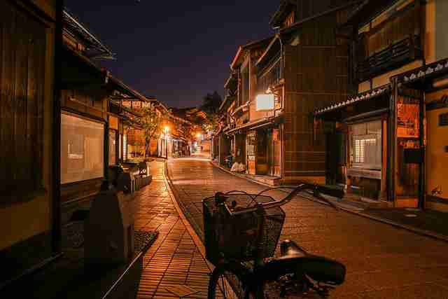 抖音成人版专题片段|深夜分享引爆播放热潮